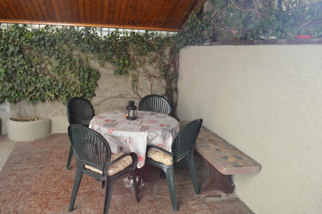 Betty'S House Apartment Мандельо дел Ларио Екстериор снимка