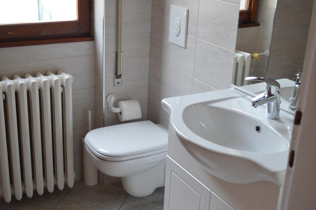 Betty'S House Apartment Мандельо дел Ларио Екстериор снимка