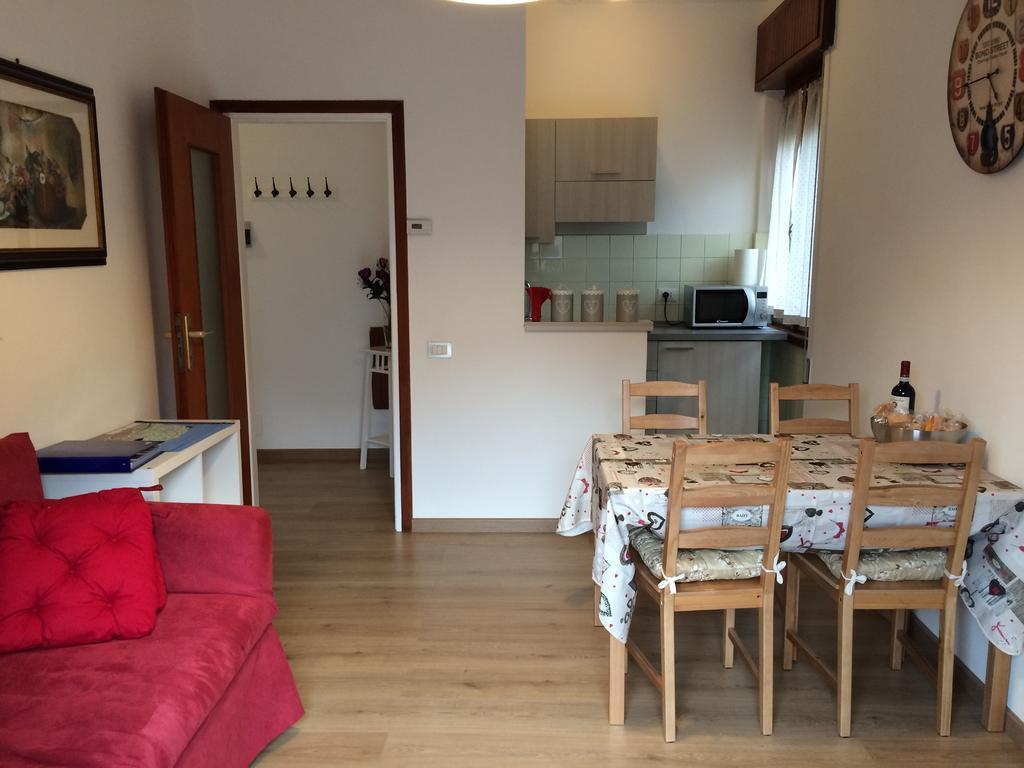 Betty'S House Apartment Мандельо дел Ларио Екстериор снимка