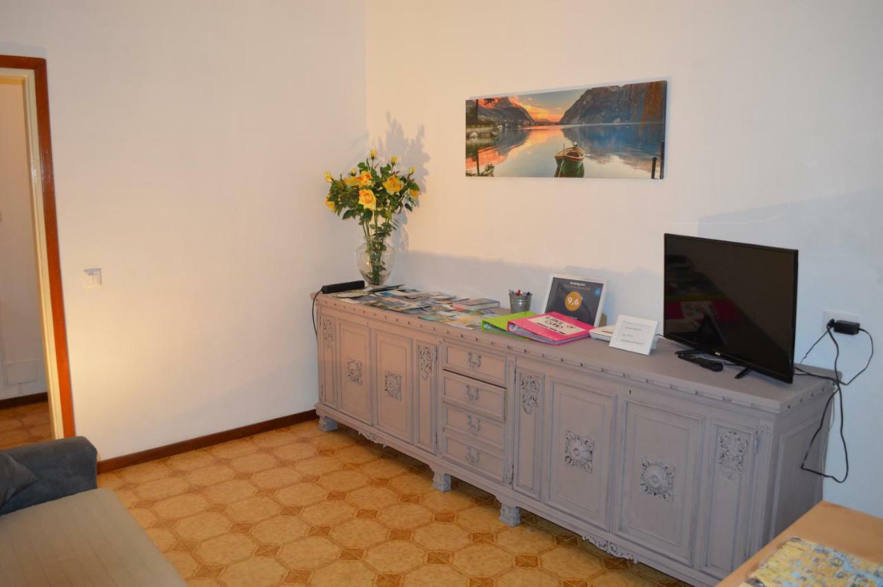 Betty'S House Apartment Мандельо дел Ларио Екстериор снимка