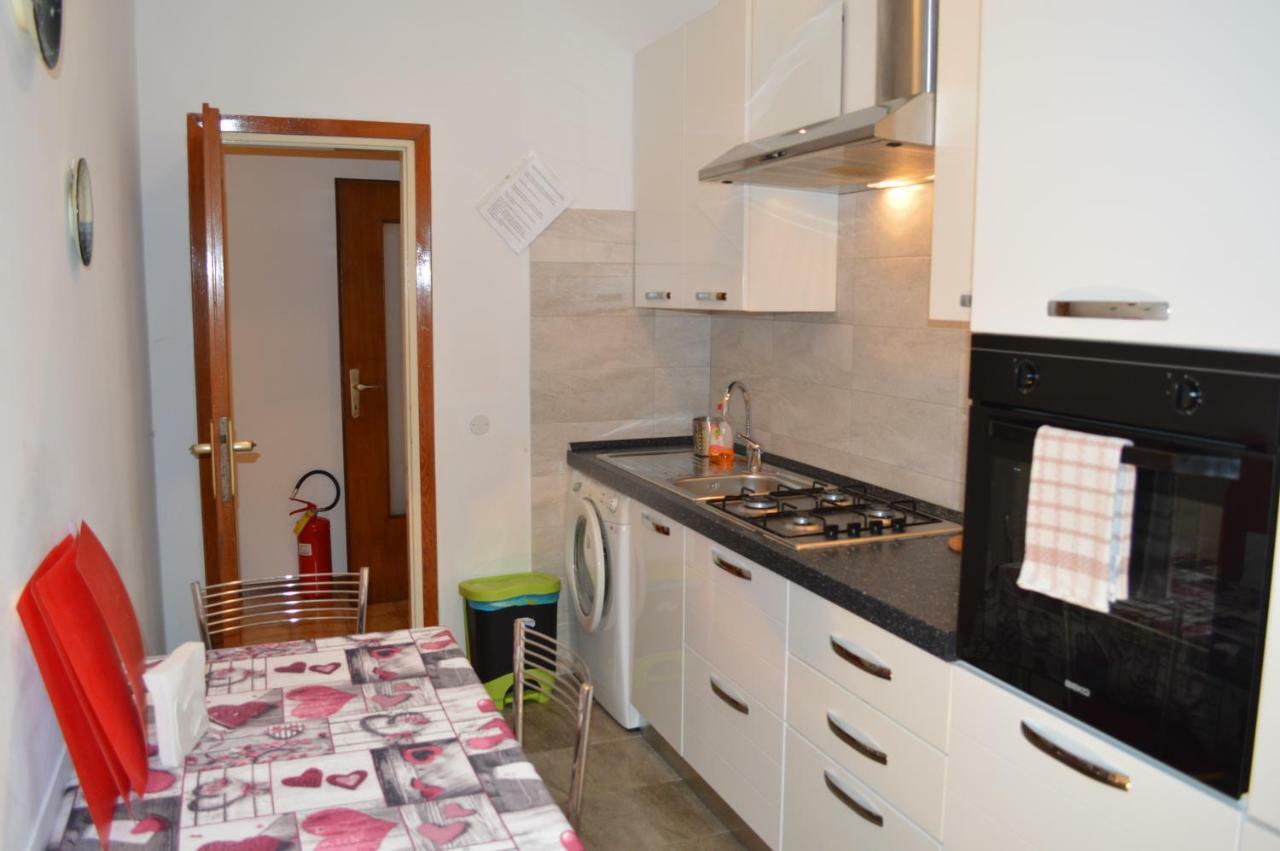 Betty'S House Apartment Мандельо дел Ларио Екстериор снимка