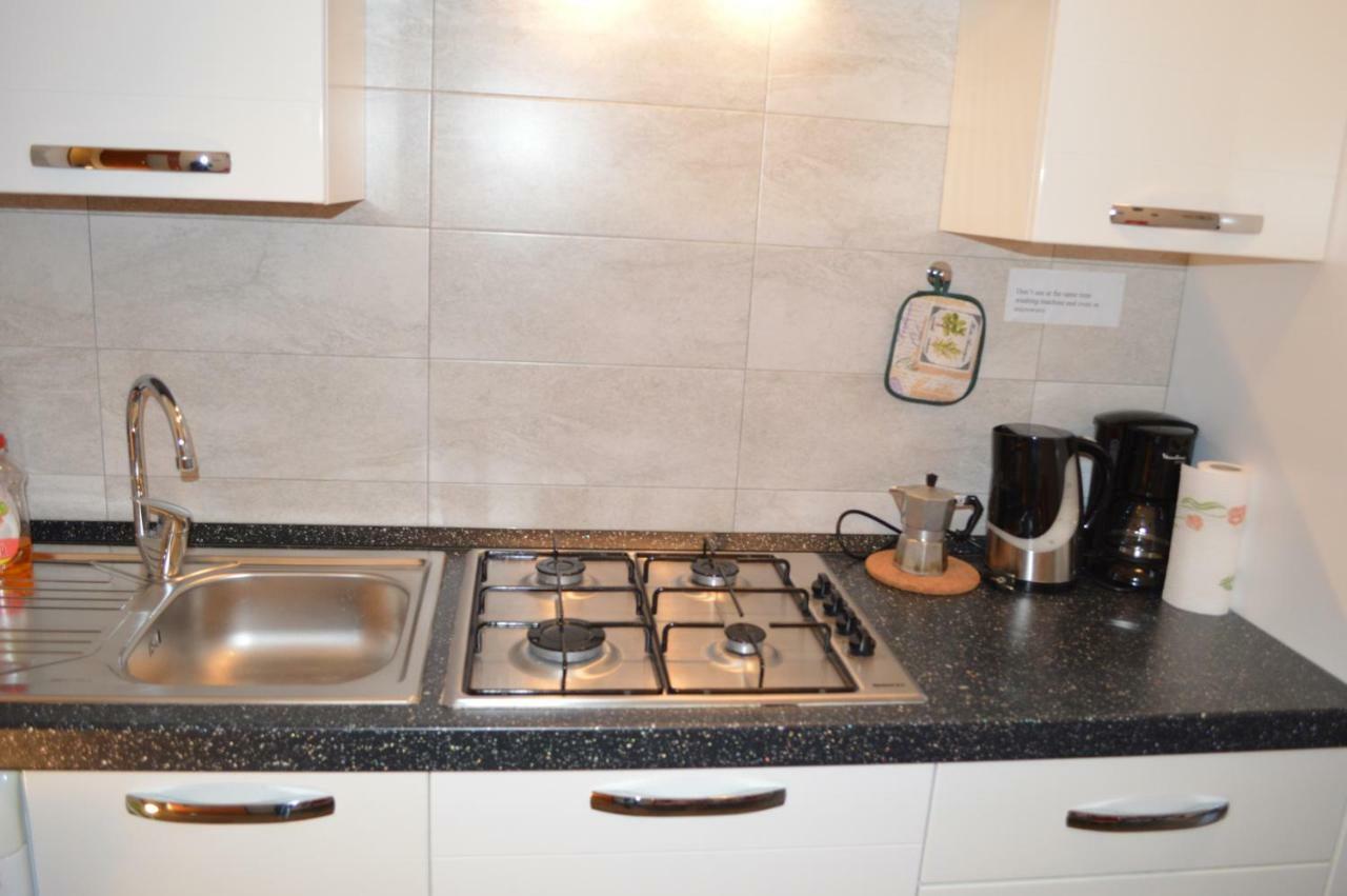 Betty'S House Apartment Мандельо дел Ларио Екстериор снимка