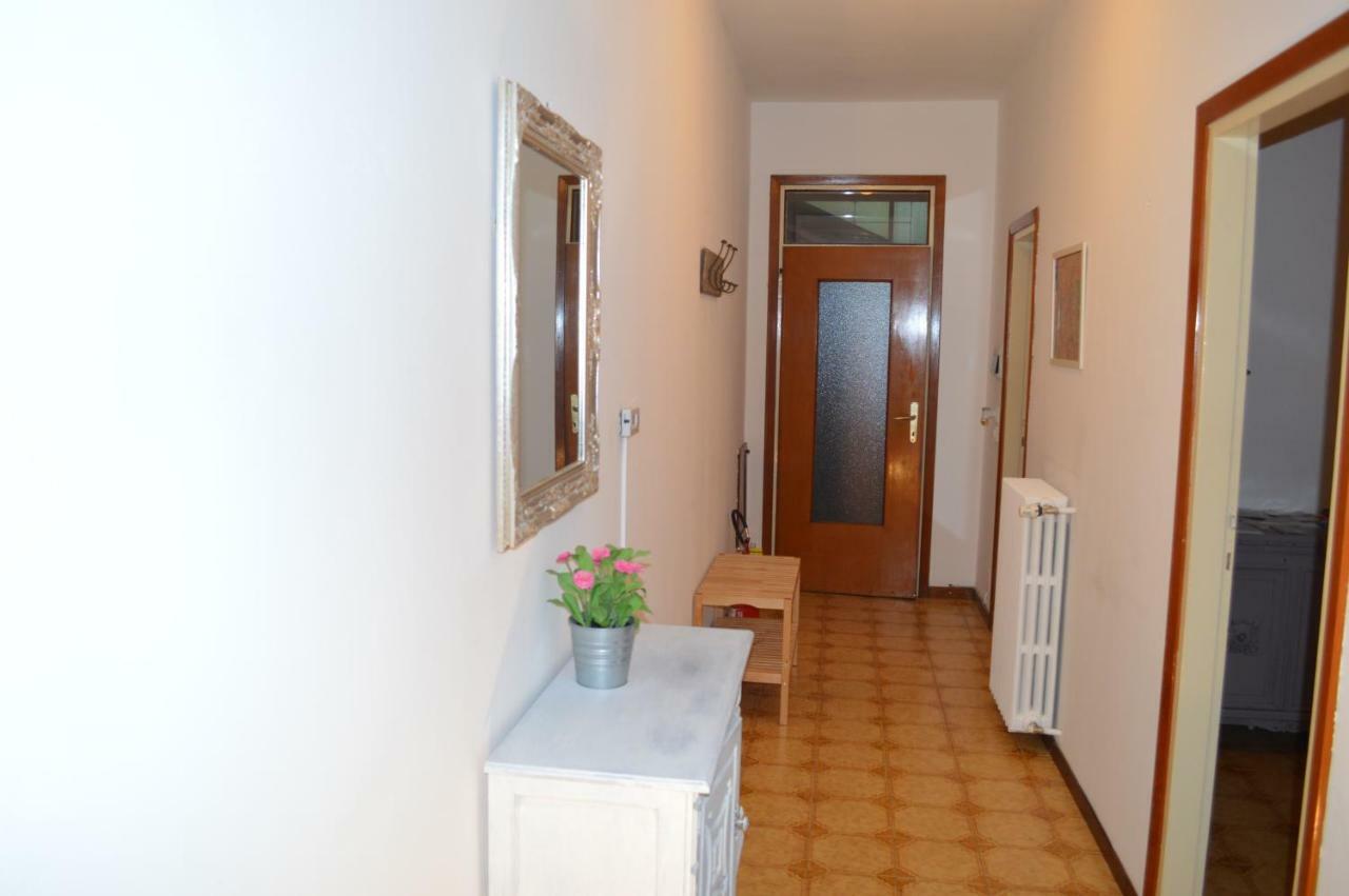 Betty'S House Apartment Мандельо дел Ларио Екстериор снимка